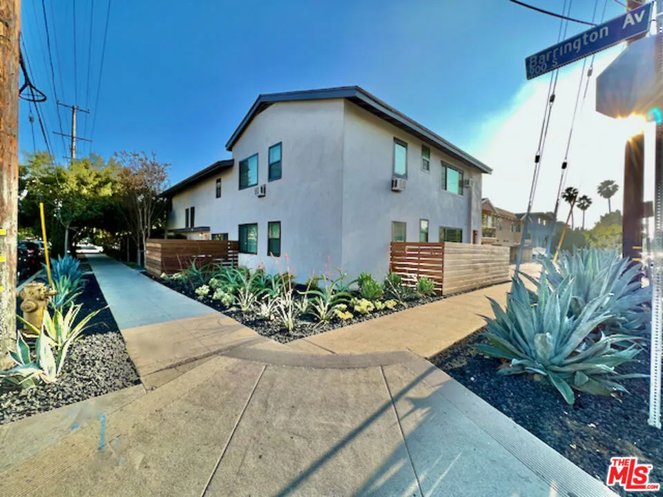 901 S Barrington Avenue Los Angeles, CA 90049