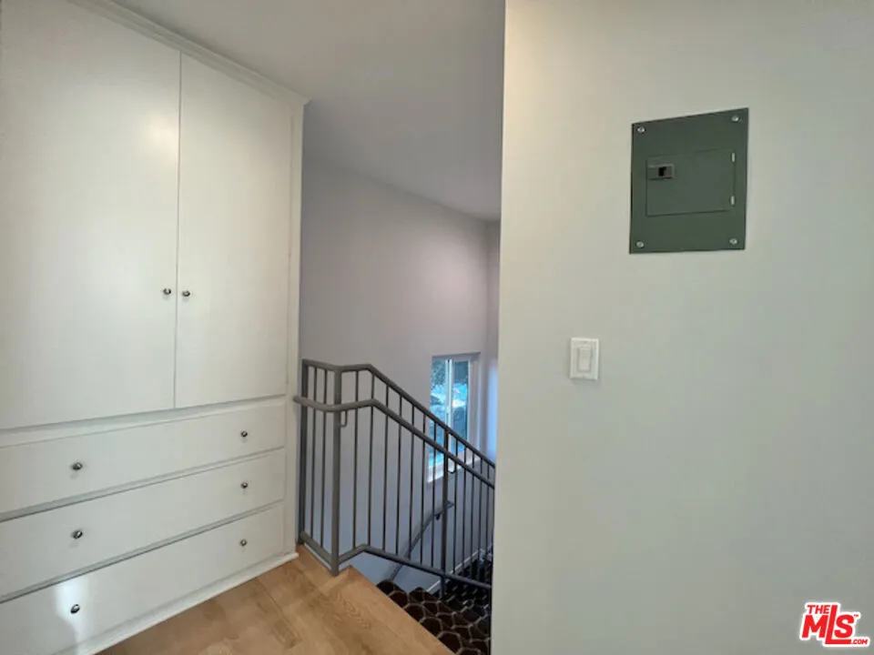 901 S Barrington Avenue Los Angeles, CA 90049