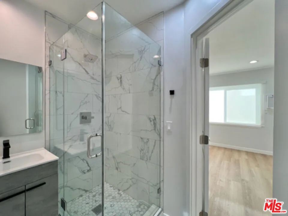 901 S Barrington Avenue Los Angeles, CA 90049