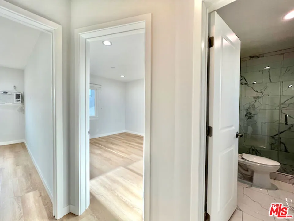 901 S Barrington Avenue Los Angeles, CA 90049