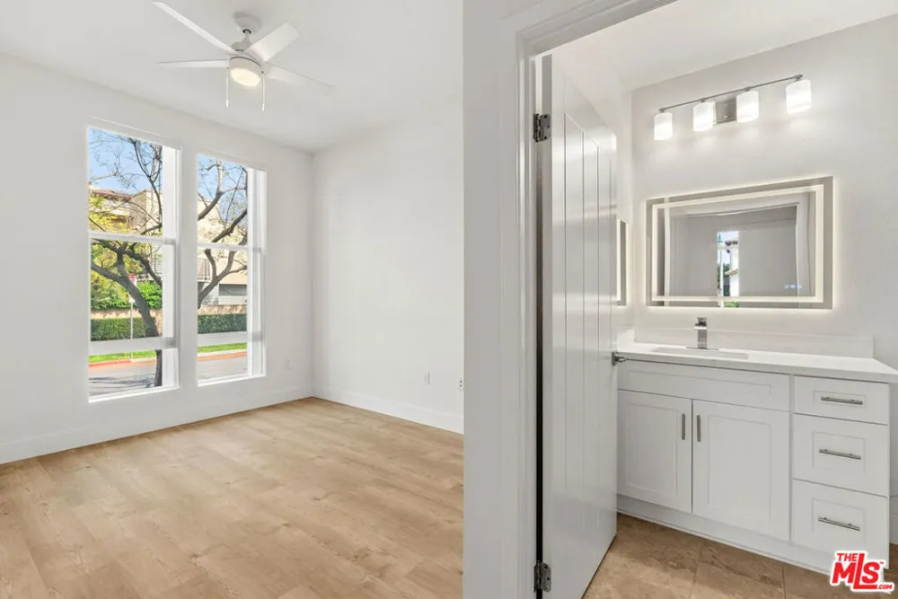 12920 Runway Road #120 Los Angeles, CA 90094