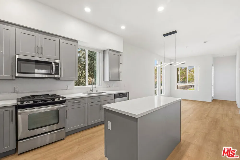 12920 Runway Road #120 Los Angeles, CA 90094