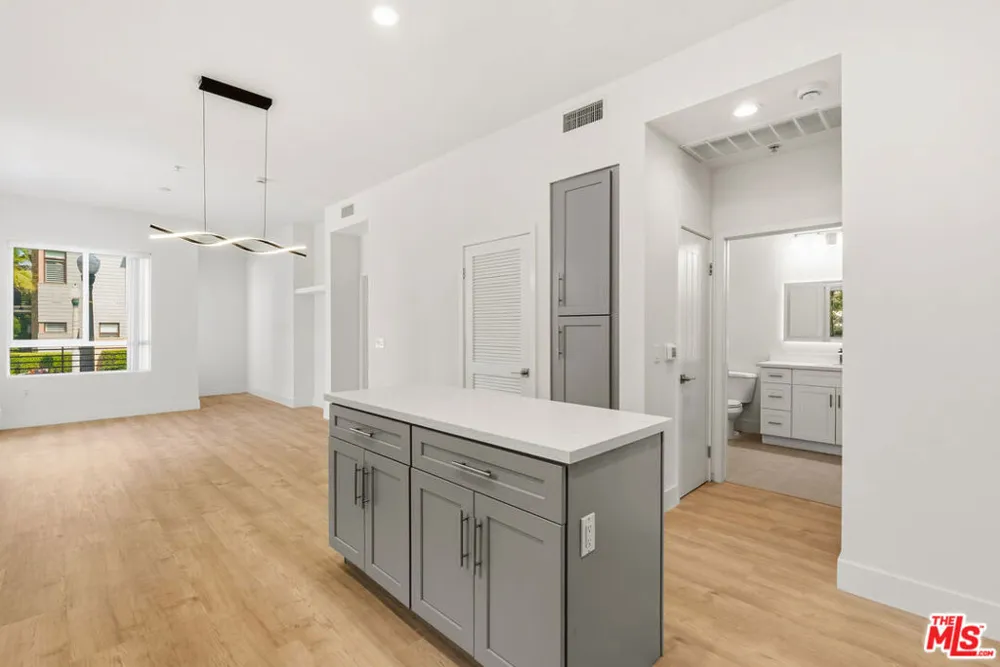 12920 Runway Road #120 Los Angeles, CA 90094