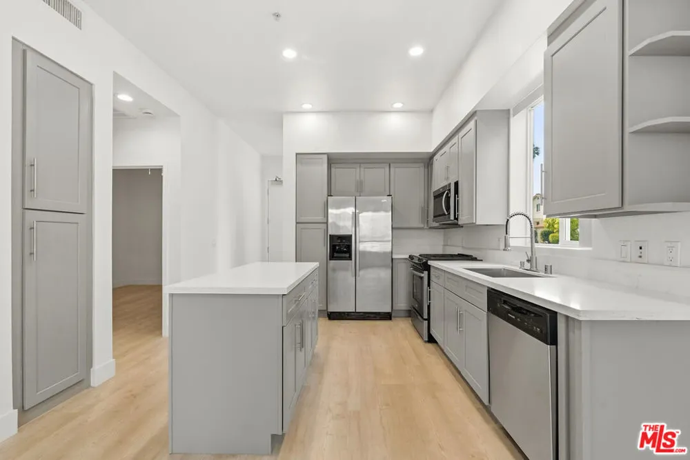 12920 Runway Road #120 Los Angeles, CA 90094