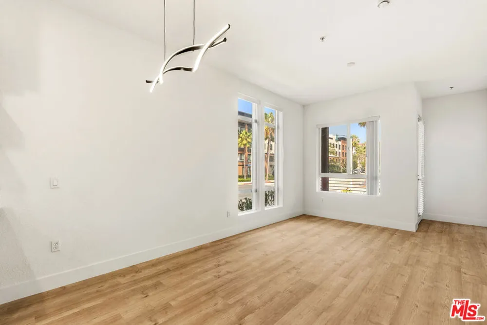 12920 Runway Road #120 Los Angeles, CA 90094