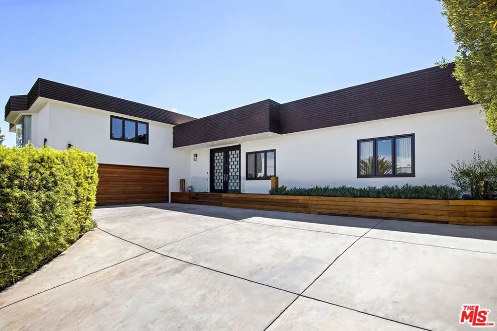 9302 Nightingale Drive Los Angeles, CA 90069