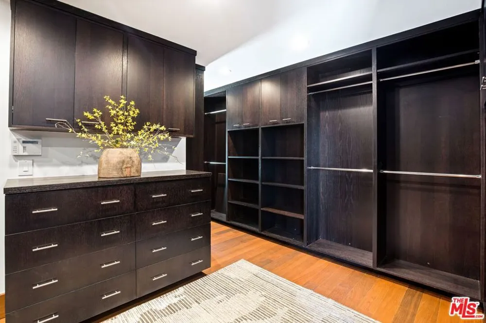 9302 Nightingale Drive Los Angeles, CA 90069