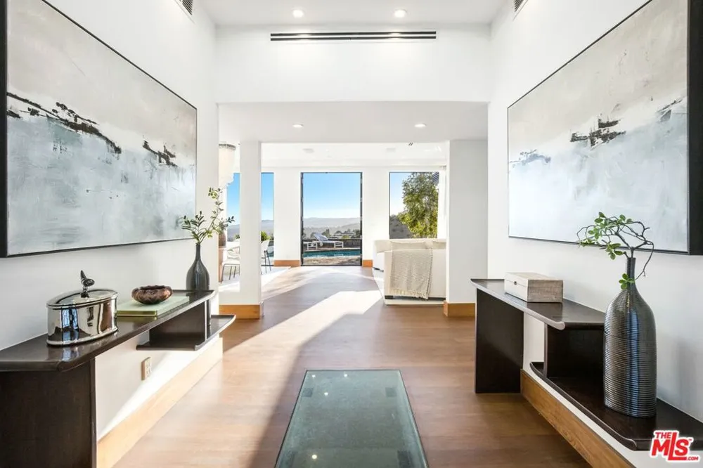 9302 Nightingale Drive Los Angeles, CA 90069