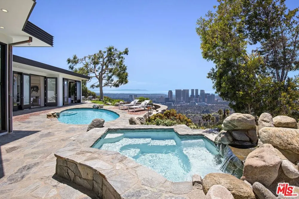 9302 Nightingale Drive Los Angeles, CA 90069