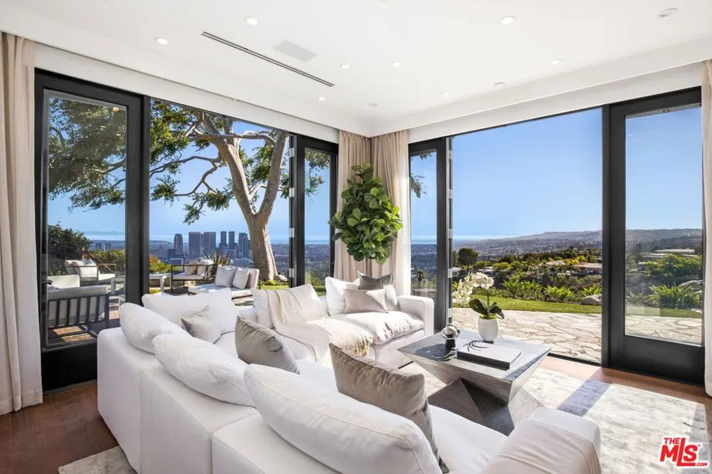 9302 Nightingale Drive Los Angeles, CA 90069