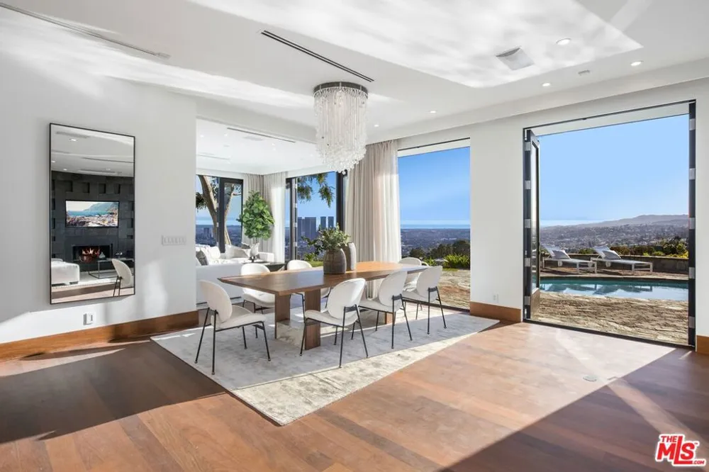 9302 Nightingale Drive Los Angeles, CA 90069