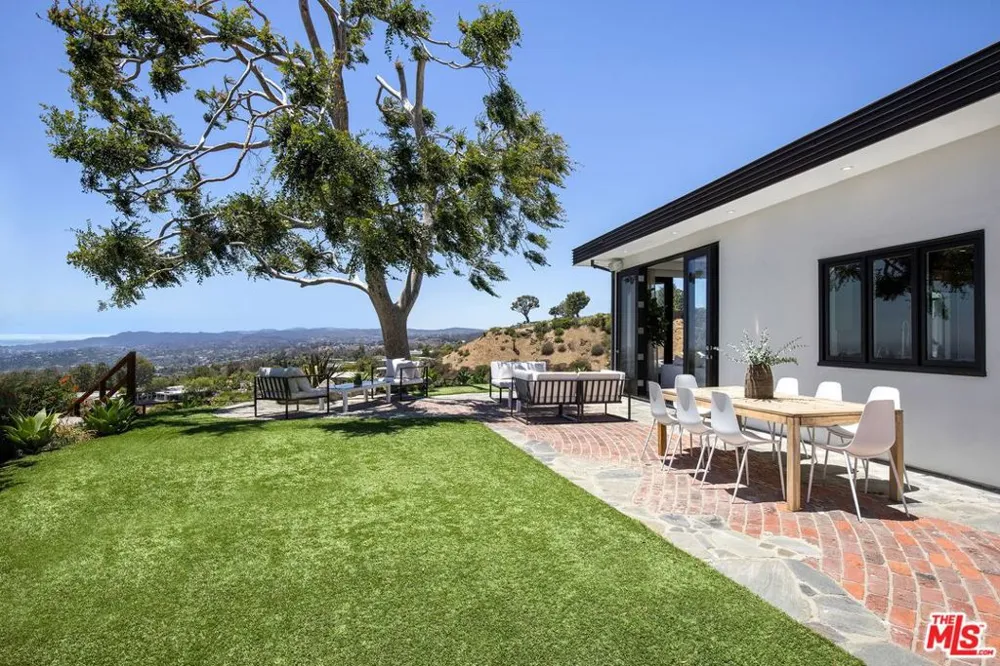 9302 Nightingale Drive Los Angeles, CA 90069