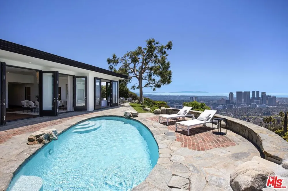 9302 Nightingale Drive Los Angeles, CA 90069