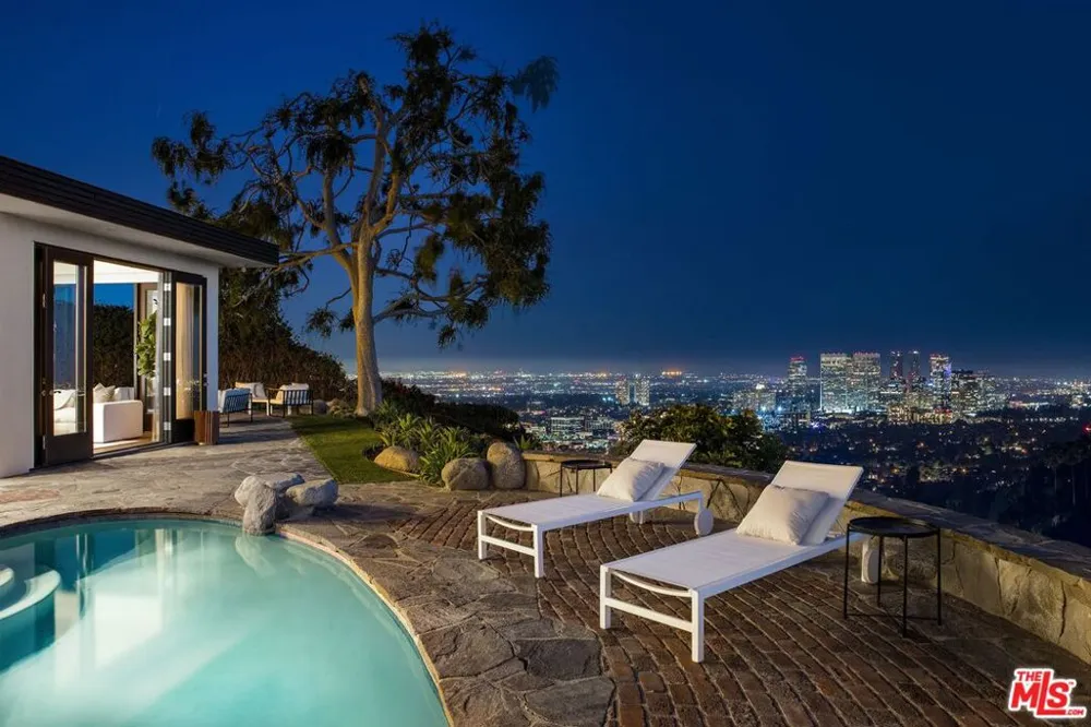 9302 Nightingale Drive Los Angeles, CA 90069