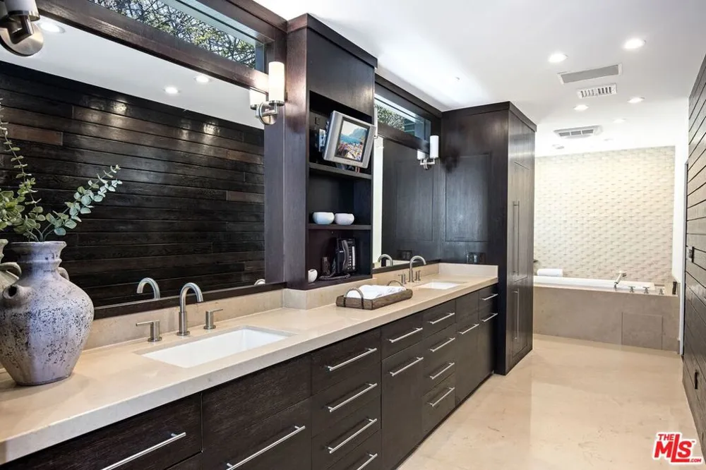 9302 Nightingale Drive Los Angeles, CA 90069