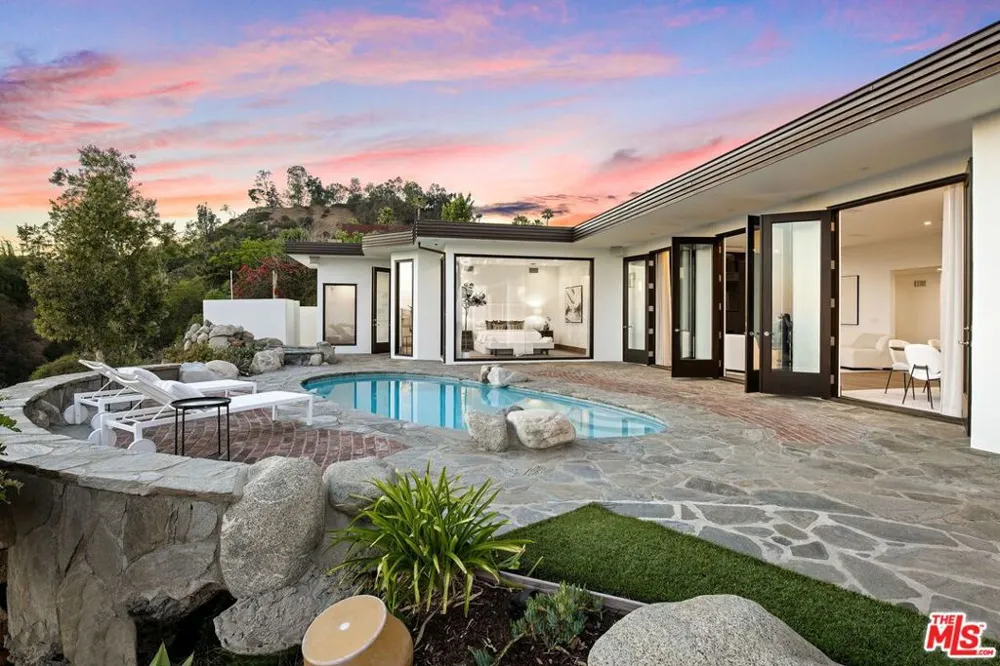 9302 Nightingale Drive Los Angeles, CA 90069