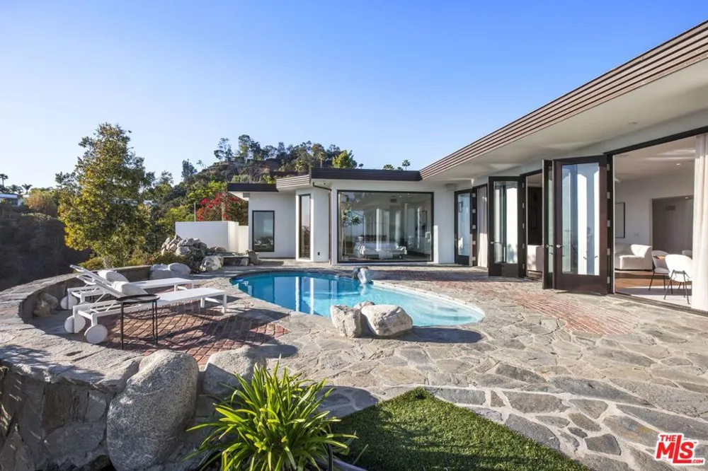9302 Nightingale Drive Los Angeles, CA 90069