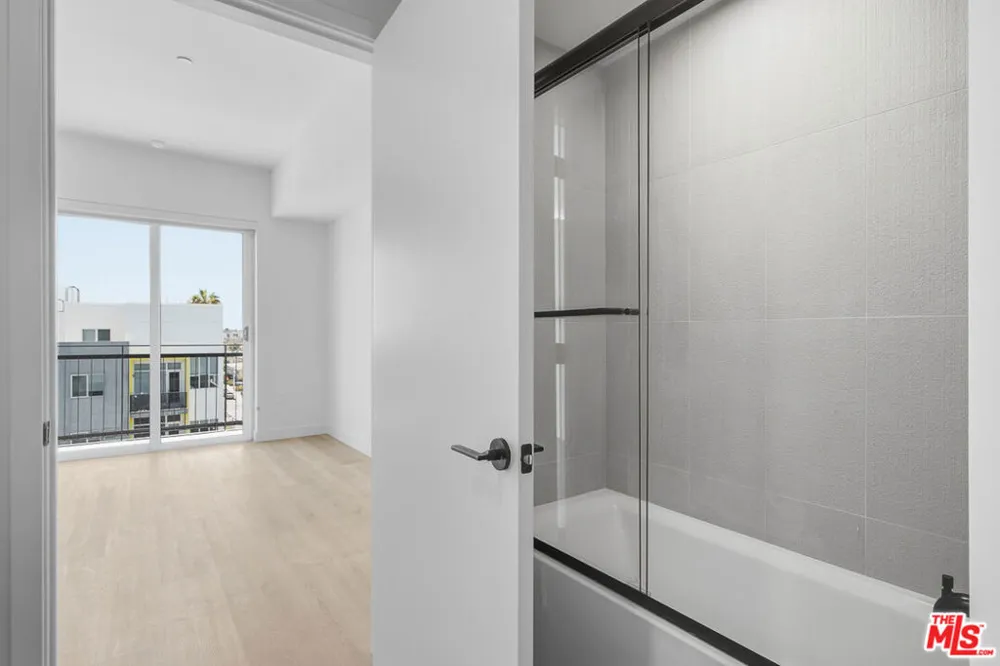 3555 Overland Avenue #505 Los Angeles, CA 90034