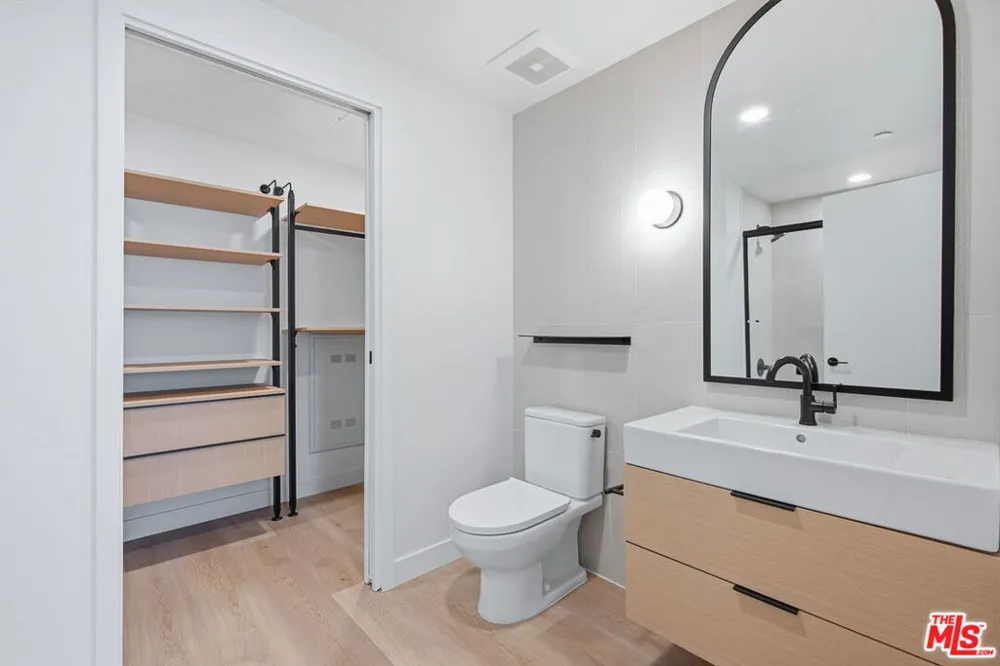 3555 Overland Avenue #505 Los Angeles, CA 90034