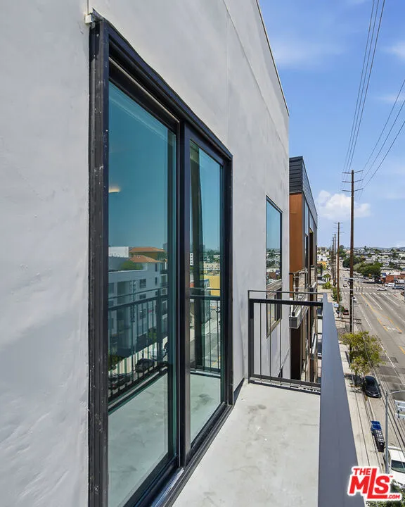 3555 Overland Avenue #505 Los Angeles, CA 90034
