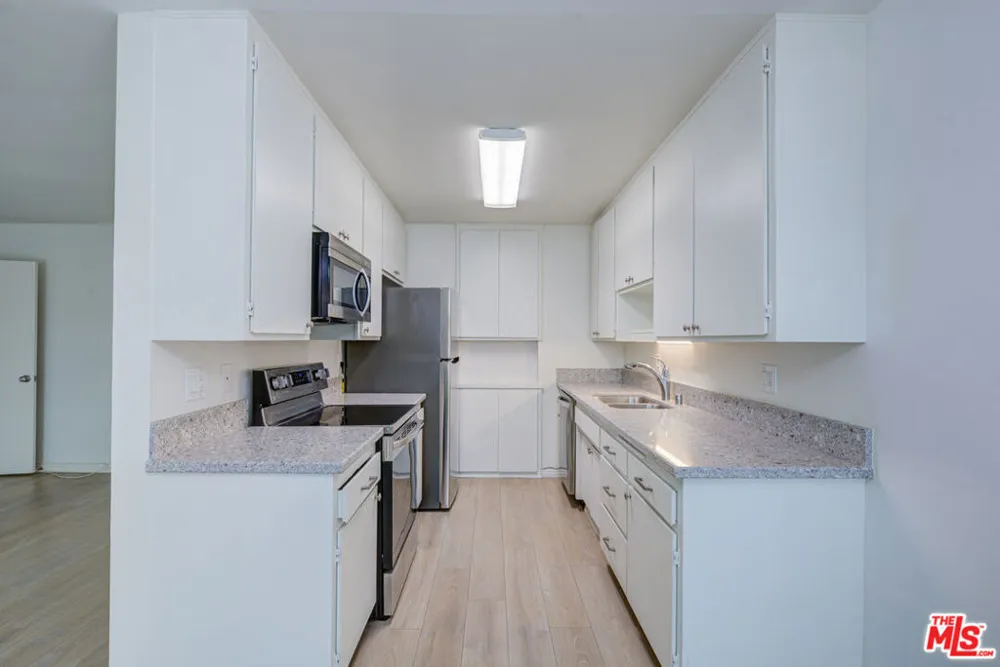 2020 Graham Avenue #206 Redondo Beach, CA 90278