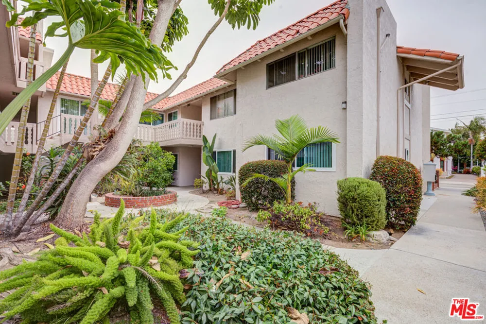 2020 Graham Avenue #206 Redondo Beach, CA 90278