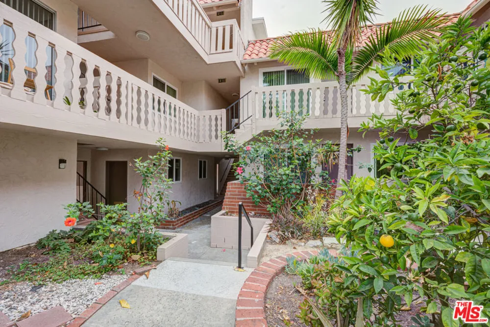2020 Graham Avenue #206 Redondo Beach, CA 90278