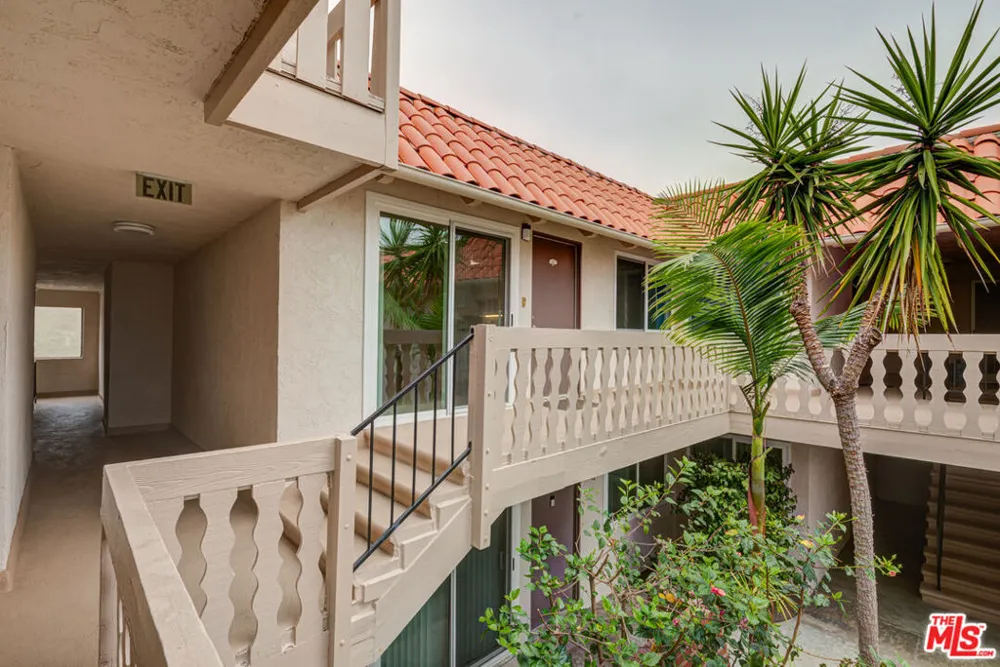 2020 Graham Avenue #206 Redondo Beach, CA 90278