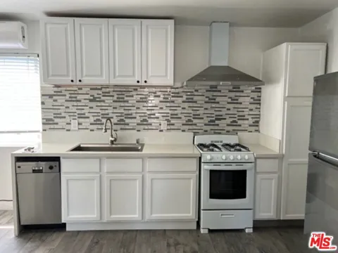 3568 S Budlong Avenue #5