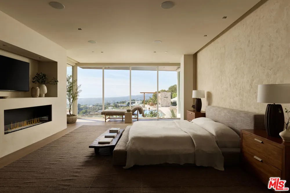 1615 Blue Jay Way West Hollywood, CA 90069