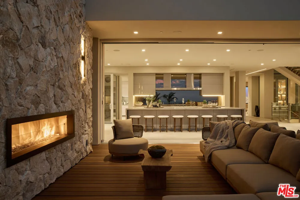 1615 Blue Jay Way West Hollywood, CA 90069