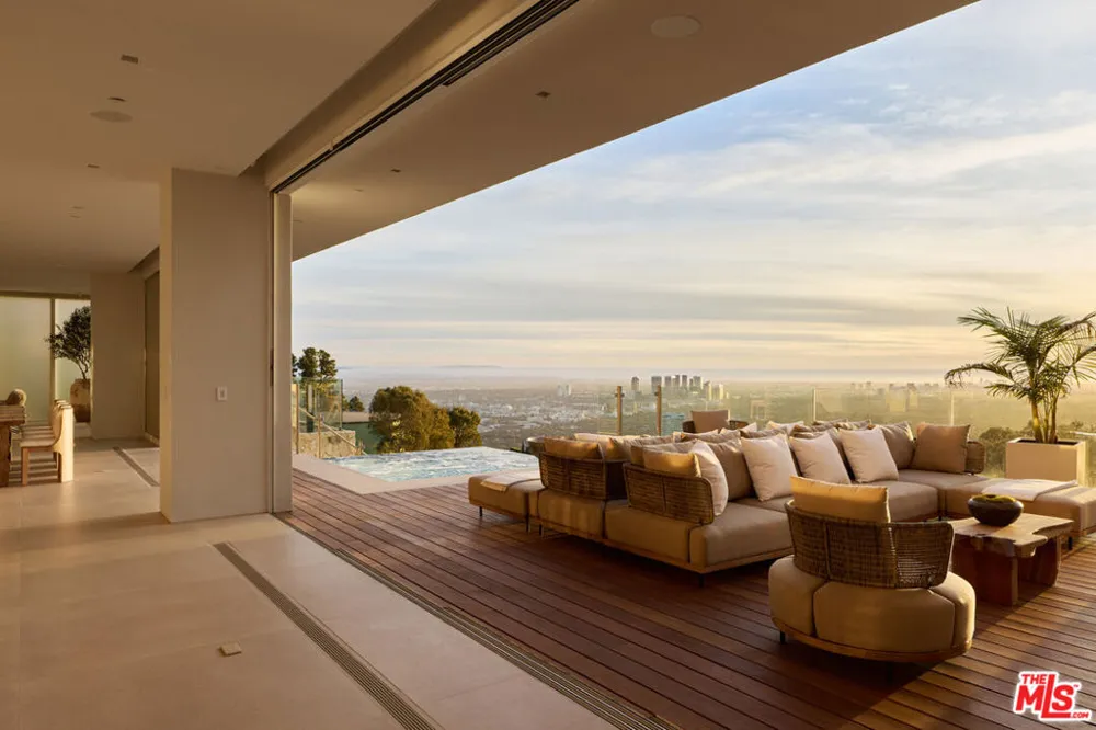 1615 Blue Jay Way West Hollywood, CA 90069