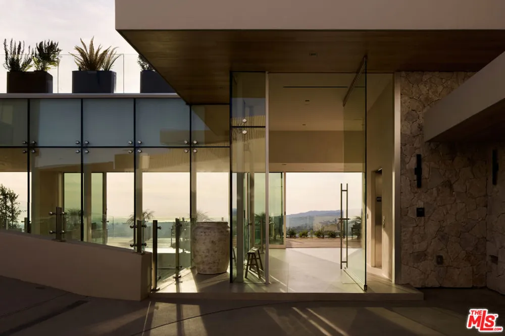 1615 Blue Jay Way West Hollywood, CA 90069