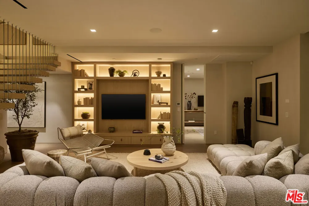 1615 Blue Jay Way West Hollywood, CA 90069