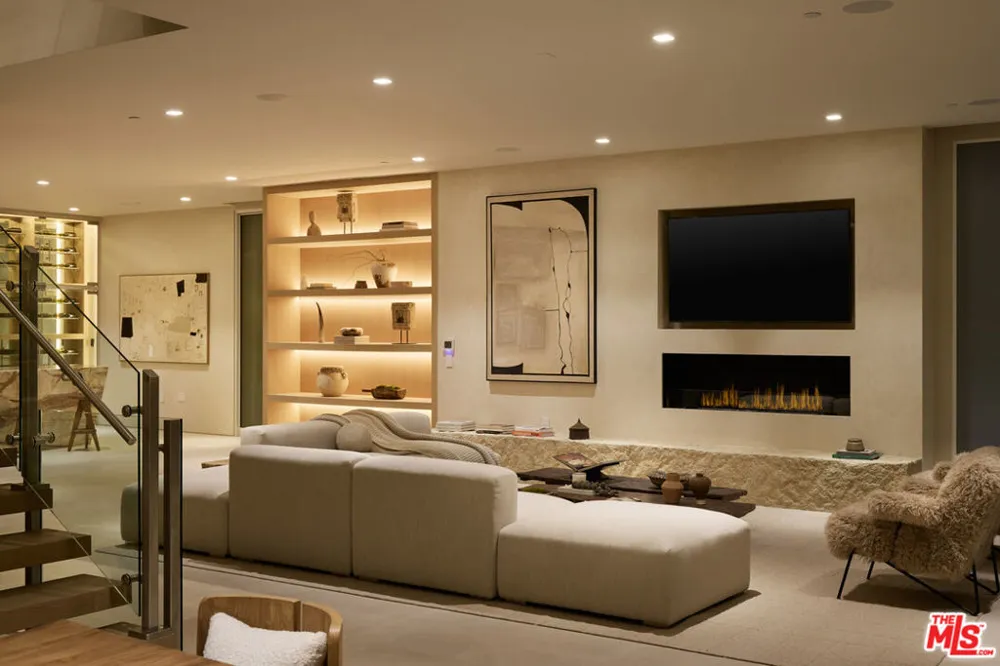 1615 Blue Jay Way West Hollywood, CA 90069