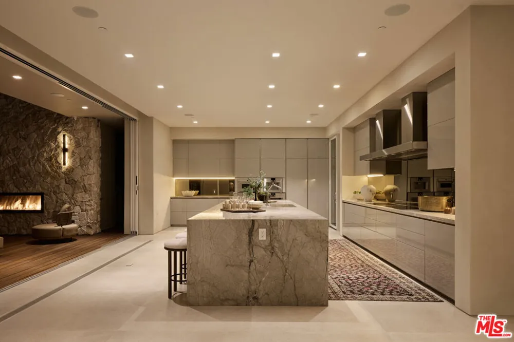 1615 Blue Jay Way West Hollywood, CA 90069