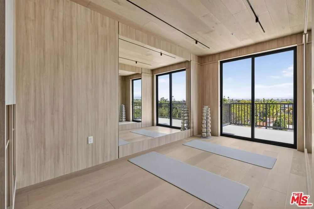 1808 Lincoln Boulevard #305 Venice, CA 90291