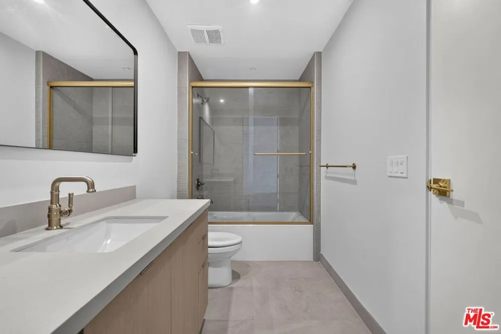 1808 Lincoln Boulevard #305 Venice, CA 90291