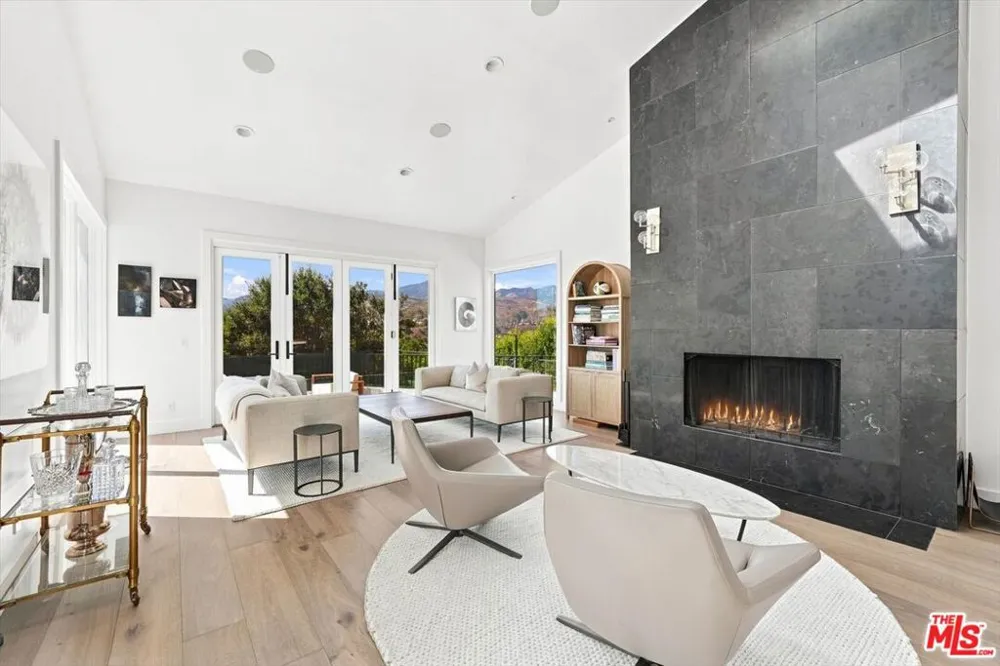 1027 Ravoli Drive Los Angeles, CA 90272