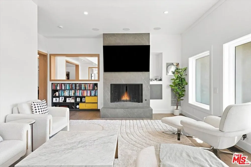 1027 Ravoli Drive Los Angeles, CA 90272