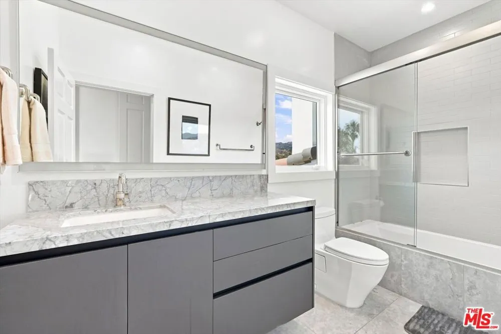 1027 Ravoli Drive Los Angeles, CA 90272
