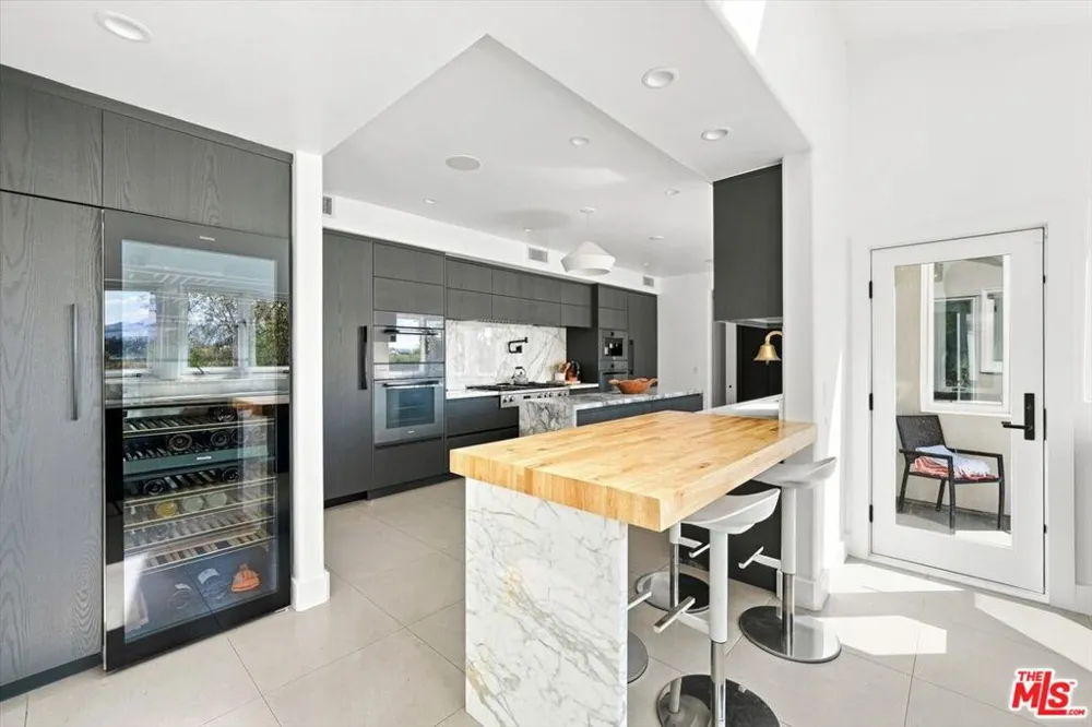 1027 Ravoli Drive Los Angeles, CA 90272