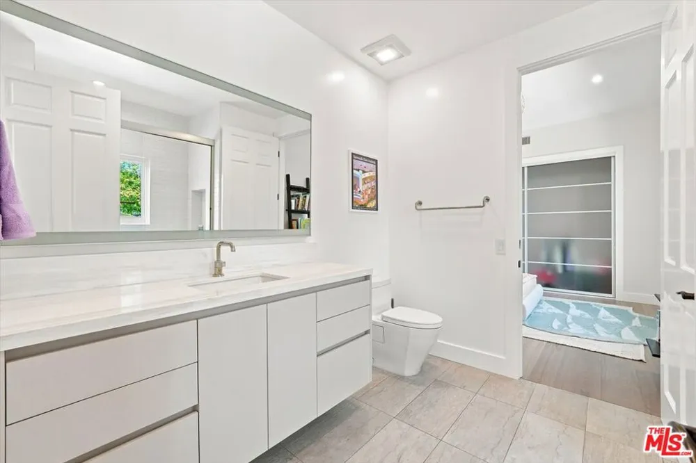 1027 Ravoli Drive Los Angeles, CA 90272