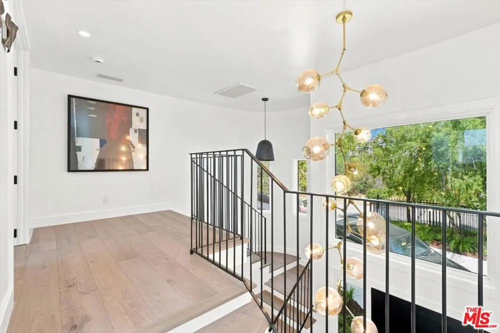 1027 Ravoli Drive Los Angeles, CA 90272