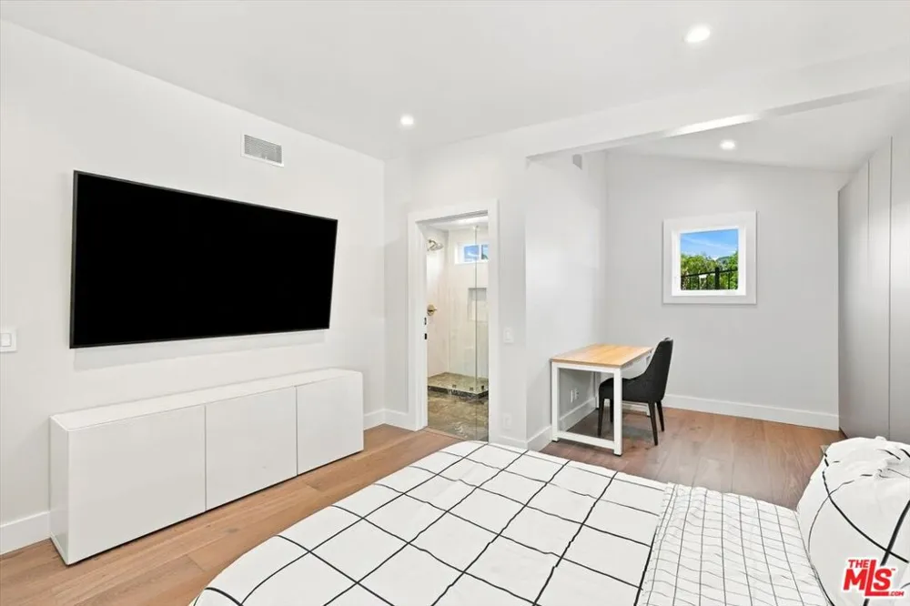 1027 Ravoli Drive Los Angeles, CA 90272