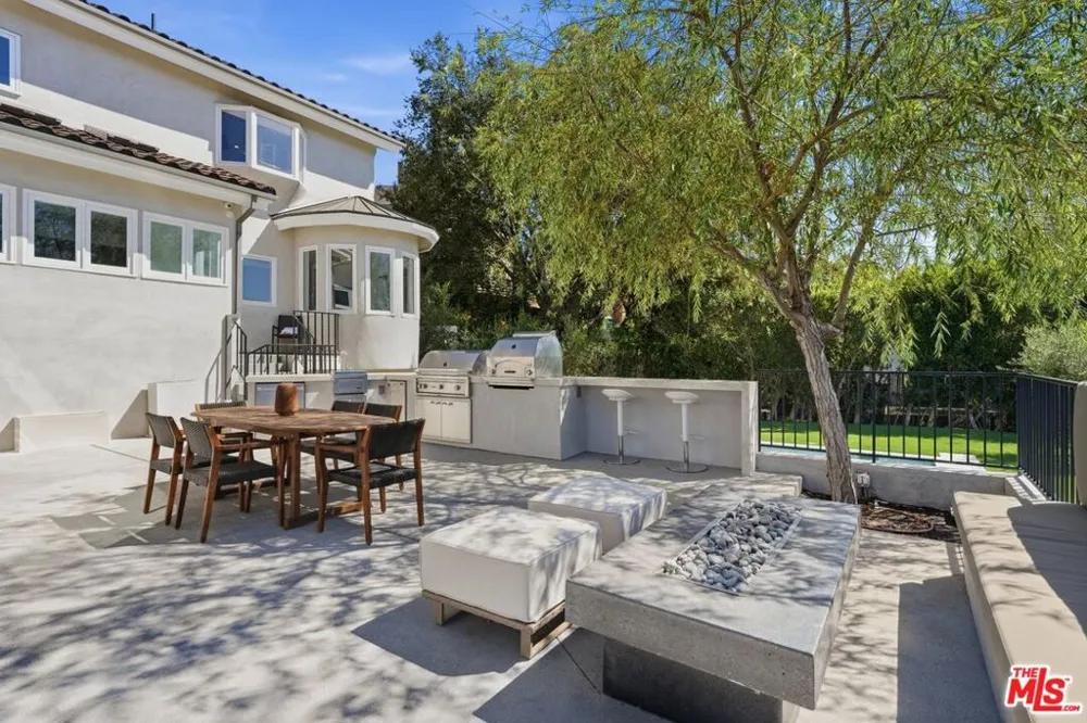 1027 Ravoli Drive Los Angeles, CA 90272