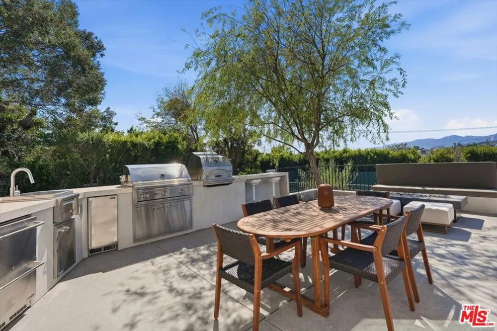 1027 Ravoli Drive Los Angeles, CA 90272