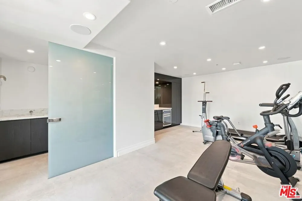 1027 Ravoli Drive Los Angeles, CA 90272
