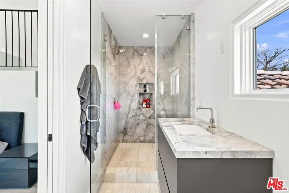 1027 Ravoli Drive Los Angeles, CA 90272