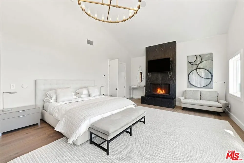 1027 Ravoli Drive Los Angeles, CA 90272